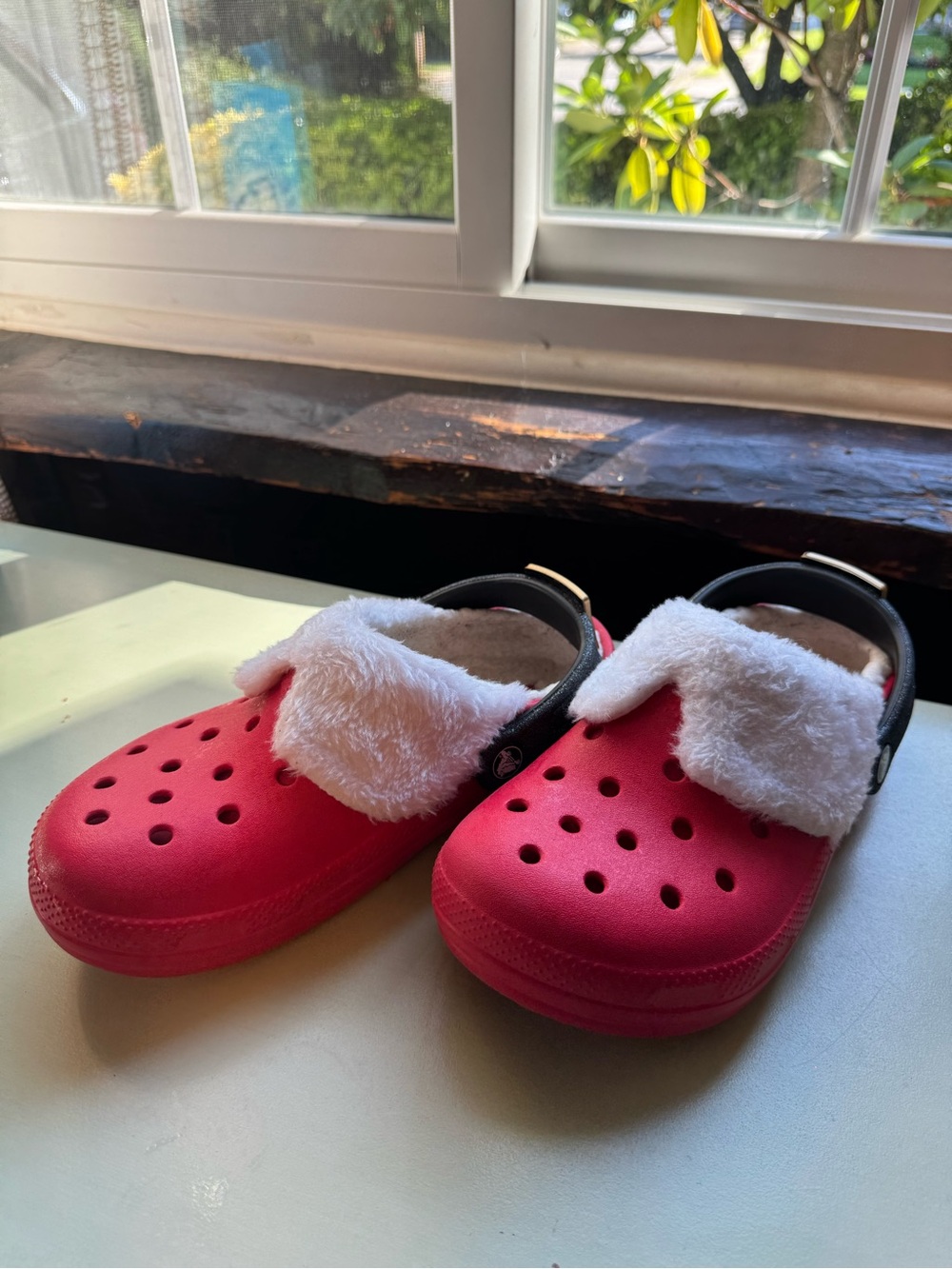 Fur-Lined Santa Crocs M4/W6